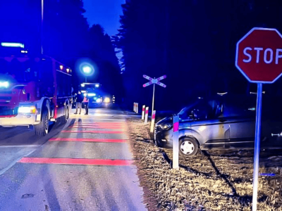 Tragedia na przejeździe kolejowym. Nie żyje jedna osoba, PKP apeluje