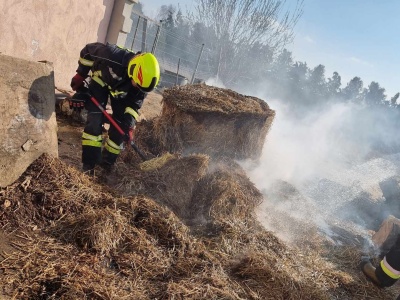 GMINA KUŚLIN: Pożar słomy na terenie gospodarstwa