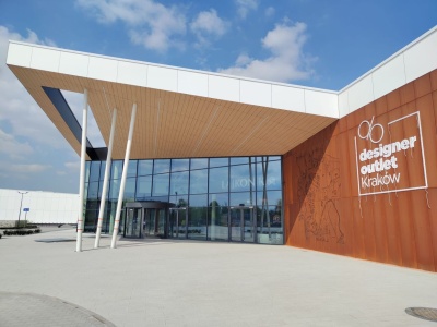 Ostatnie przygotowania do otwarcia nowego centrum handlowego w Krakowie [ZDJĘCIA]