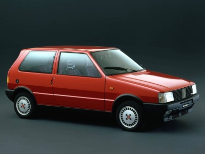 40 lat Fiata Uno Turbo. Pierwszy włoski miejski samochód sportowy świętuje swoje urodziny