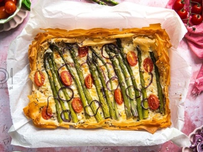 Tarta ze szparagami z ciasta filo