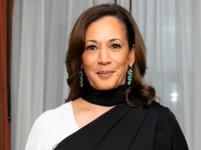 Kamala Harris zaskakuje stylizacją na Met Gali. Tak zadebiutowała wśród gwiazd show-biznesu