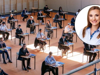 Ekspertka ocenia maturę z matematyki. 