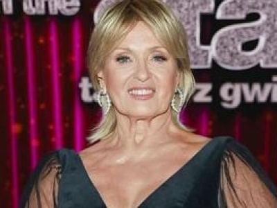 Sukienka na wesele idealna dla pań po 50. i 60. Ewa Kasprzyk wygląda 10 lat młodziej