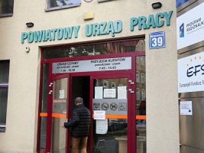 Karta Dużej Rodziny z nowym przywilejem. Ominiesz kolejki w urzędzie