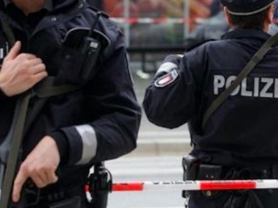 Niemcy: Mężczyzna z nożem terroryzuje miasto. Policja wydała pilne ostrzeżenie