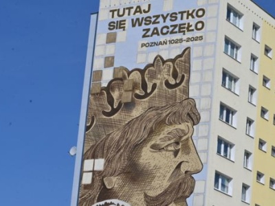Spór mieszkańców Gniezna i Poznania o koronację – mural, który rozpalił tysiącletnie emocje
