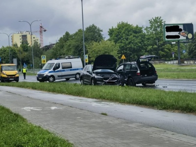 Ulica w Lublinie nieprzejezdna, sprawca wypadku pobity! Co tam się stało? [ZDJĘCIA]