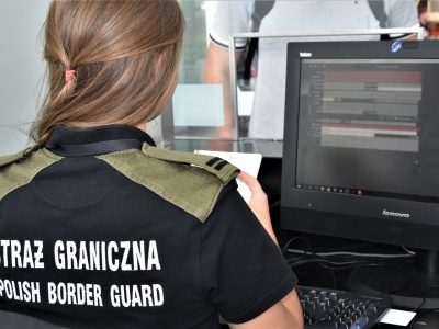 Czworo poszukiwanych zatrzymanych po przylocie do Poznania