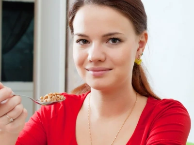 Te objawy mogą wskazywać na celiakię. Jedyna forma leczenia