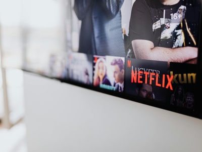 Netflix wpakuje AI do reklam. Co to oznacza dla użytkowników?
