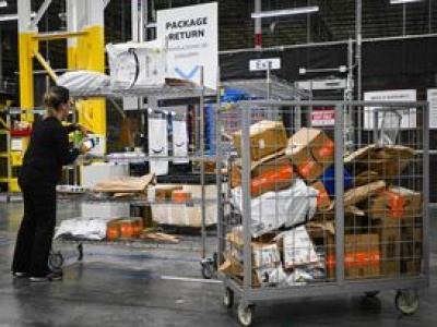 Nie chodził do pracy przez 243 dni. Żąda wysokiego odszkodowania