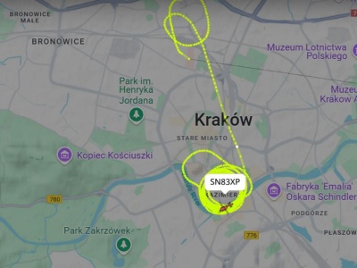 Policyjny helikopter lata nad Krakowem. O co chodzi?