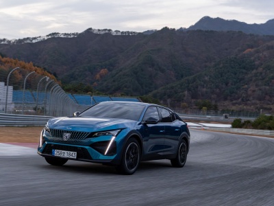 Peugeot 408 – francuska odpowiedź na pytanie: „SUV czy coupe?” – „Tak!”