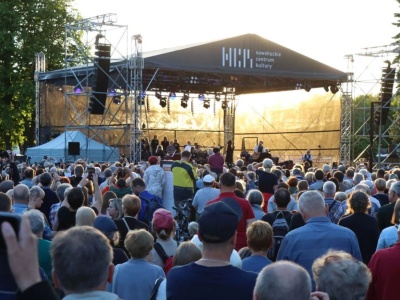Koncert przed NCK. Wstęp bezpłatny [PROGRAM]