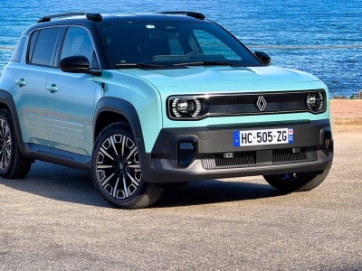 Nowe Renault 4 jeździ jak spalinówka, zużywa prądu za 17 zł na 100 km