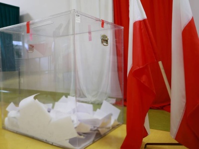 Kolejna tragedia w lokalu wyborczym. Nie żyje starszy mężczyzna