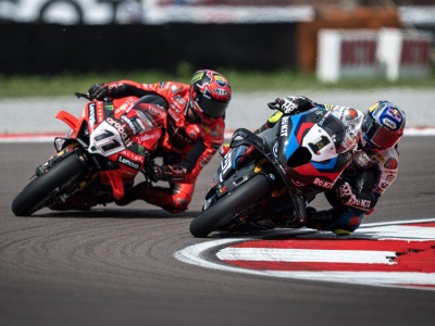 WSBK: Bulega vs. Razgatlioglu – 0,027 sek różnicy na finiszu w Moście!