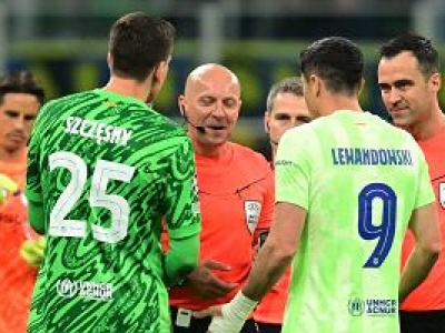 Lewandowski i Szczęsny na celowniku zarządu Barcelony. Kluczowe decyzje