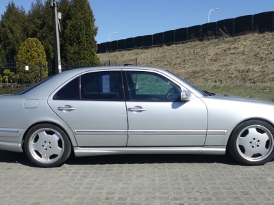 Jak to jeździ? Mercedes E55 AMG. Być może to najlepszy Mercedes w ogóle