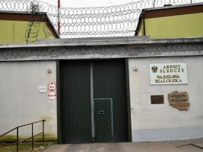 Ten kandydat jest liderem w więzieniach i aresztach. Wybory skończyłyby się w pierwszej turze