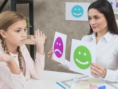 Radzenie sobie z emocjami – jaką rolę odgrywa szkoła?
