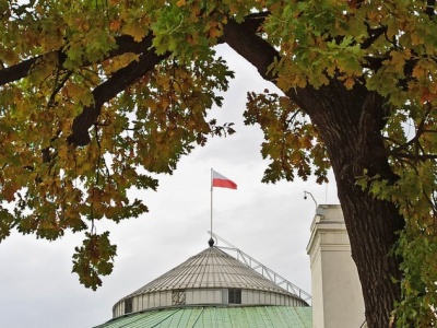 Aktor z serialu „M jak miłość, który zaatakował posłów PiS, usłyszał zarzuty