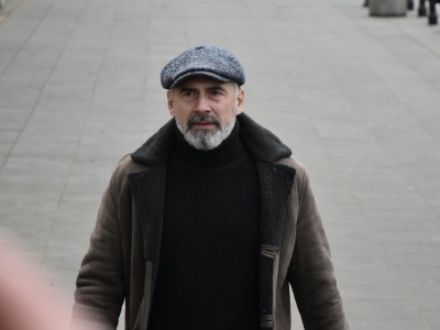 Kopczyński próbuje zgrywać ofiarę i wypiera się ataku