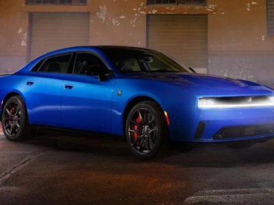 Elektryczny Charger się nie sprzedaje. Tymczasem Stellantis: Oto nowy Dodge Charger Daytona z blisko 700 KM