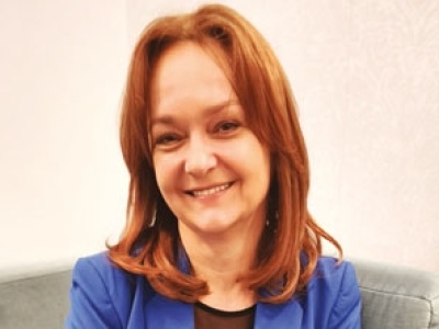 Popularna i lubiana Izabela Dąbrowska koncentruje się na pracy na scenie