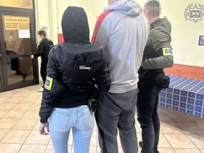 Pseudokibic tymczasowo aresztowany za rozbój na kobiecie. Zdarł z niej bluzę i pobił