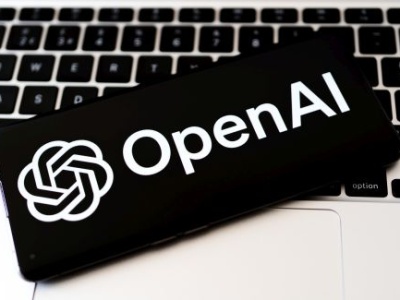 Sztuczna inteligencja z ludzką twarzą. OpenAI zatrudnia legendarnego projektanta