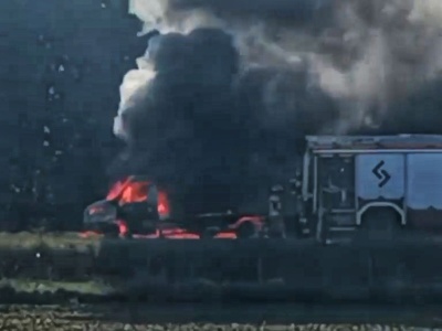 Pożar samochodu na obwodnicy Ostrowa (ZDJĘCIA i wideo)