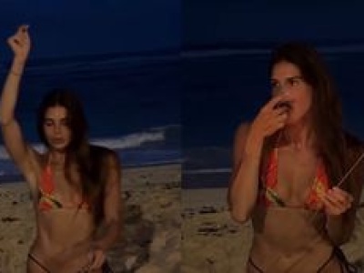 Odziana w bikini Anna Markowska eksploruje plażę nocą i zajada się piankami z ogniska