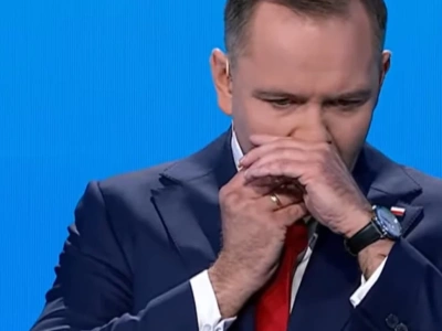 Co to jest snus? Mowa o saszetce, której Karol Nawrocki użył podczas debaty