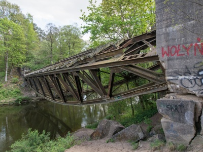 Wysadzony most kolejowy nad Gwdą