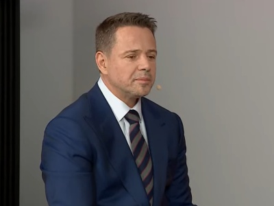 Rafał Trzaskowski ściera się ze Sławomirem Mentzenem. 