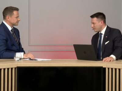 Burza w sieci po geście Mentzena. Inaczej potraktował Trzaskowskiego niż Nawrockiego