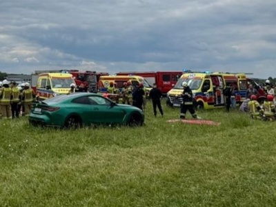Wypadek na pokazie motoryzacyjnym w Krośnie! Samochód wjechał w tłum. FILM