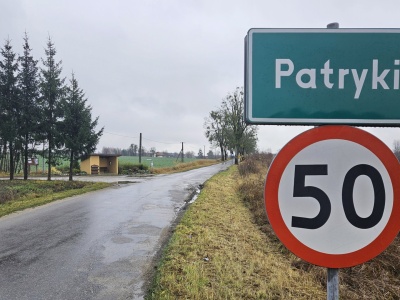 Mieszkańcy wsi Patryki przeciw budowie farmy fotowoltaicznej? „Obserwujemy niepokojącą tendencję wywierania presji na organy poprzez medialne nagonki”