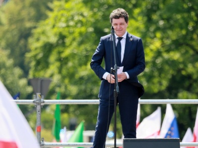 Prezydent elekt na marszu w Warszawie. 