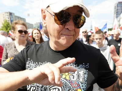 Jerzy Owsiak na marszu Rafała Trzaskowskiego. 