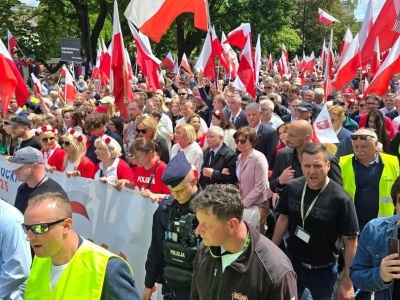 Przeszły dwa marsze. Byli na nich lokalni działacze (ZDJĘCIA)
