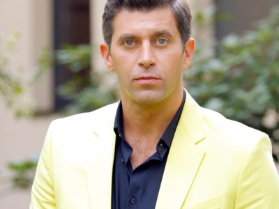 Krzysztof Wieszczek ukrywa żonę przed światem. Próżno szukać jej zdjęć