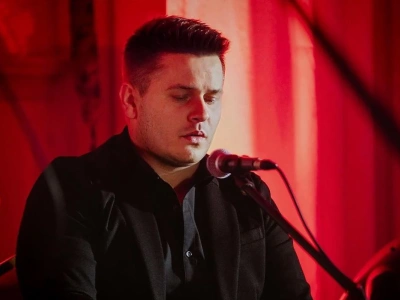Arek Kopaczewski specjalnie na „Dzień Matki” z utworem „Mamo” zespołu Akcent