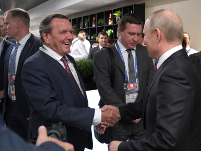 Rubel zakręcony. Schröder bez pensji za pracę dla Nord Stream 2
