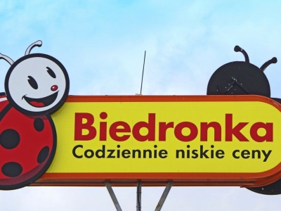 Polacy jeżdżą po Biedronkach i wykupują. Kwiaty, słodkości i upominki na Dzień Matki w specjalnych cenach