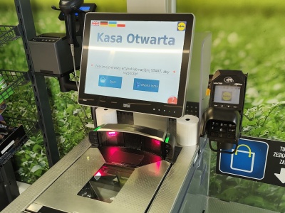 Kasy samoobsługowe irytują klientów i sklepy. Będą zmiany