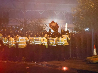 Straszne sceny na fecie w Liverpoolu. Mnóstwo kibiców jest rannych
