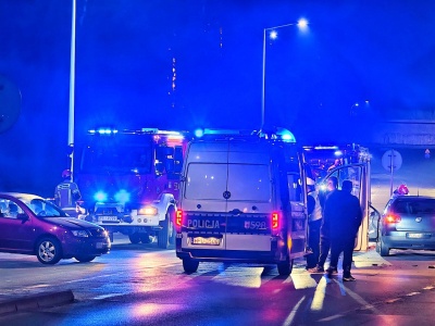 Zderzenie dwóch aut przy samolocie (ZDJĘCIA)